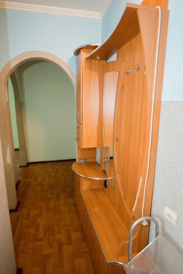 Затишна 2 Кімнатна Квартира, Тролейбусна 伊万诺-弗兰科夫斯克 外观 照片